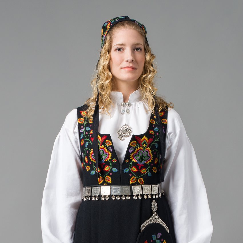 Den gamle Valdresbunaden Norsk Flid nettbutikk og bunader Den nye Valdresbunaden Norsk Flid nettbutikk og bunader